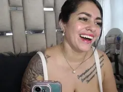 Amateur Live Sex Cam of chelaqueen_