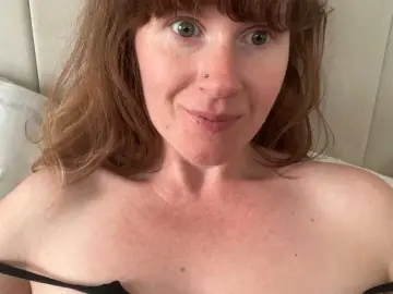 Bongacams Watch Live Sex Cams of REDHEADROSIE