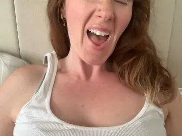 Bongacams Watch Live Sex Cams of REDHEADROSIE