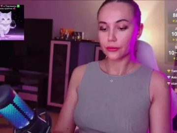 Bongacams Nude Webcam of QWEENII