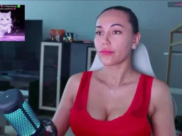 Bongacams Watch Live Sex Cams of QWEENII