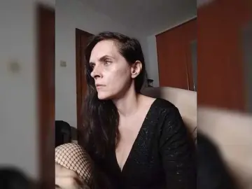 Bongacams Free Porn Cam of SexQueen11