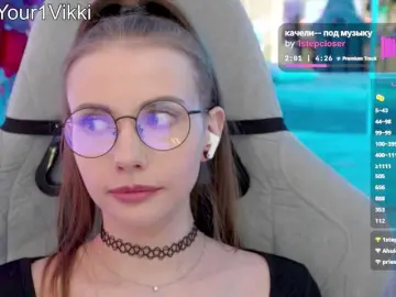 Bongacams Sex Cam of -VikkiL0vesCheese-