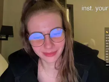 Bongacams Free Live Porn of -VikkiL0vesCheese-