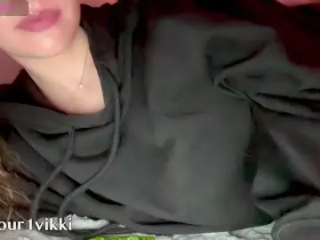 Bongacams Live Porn of -VikkiL0vesCheese-