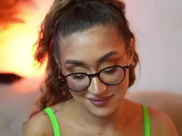 Bongacams Nude Webcam of AileenKiss