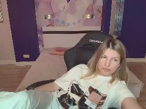 Cam4 Adult Video Chat of EmilyWalkeri