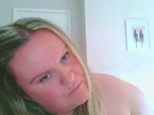 Cam4 Watch Live Sex Cams of Sweetcheeks84