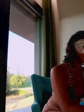 Cam4 Live Porn of Paola_1985