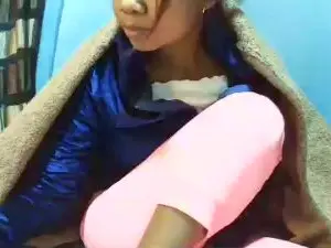 Cam4 Free Live Porn of YummyEmma