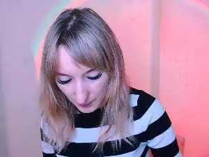 Cam4 Nude Webcam of LillyBluee
