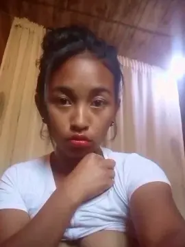 Cam4 Free Live Porn of Mampionona94