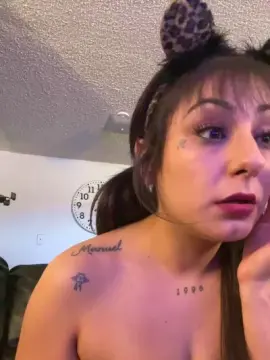 Cam4 Live Sex Cam of tattedttoez69