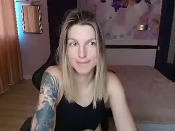 Chaturbate Live Sex Cam of emilywalkers