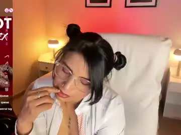 Chaturbate Live Sex Cam of sheyla_hills_
