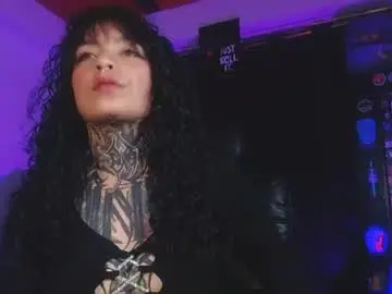 Chaturbate Live Sex Cam of ema_ploxx