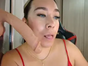 Chaturbate Live Sex Cam of leahtemptation