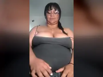Chaturbate Live Sex Cam of candy_browm1