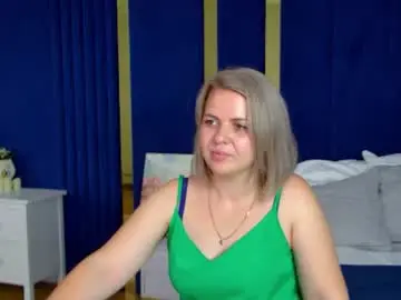 Chaturbate Adult Video Chat of adeleravelle