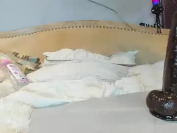 Chaturbate Free Live Porn of eatmygingersnapps