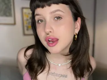 Imlive Free Porn Cam of hellfirekiss_