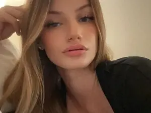 Myfreecams Free Porn Cam of ShawnaSweets0