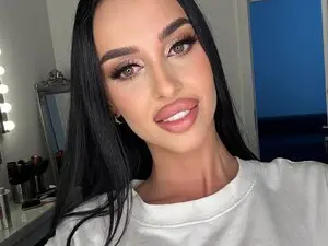 Myfreecams Nude Webcam of KairaAndrews