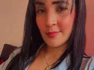 Streamate Live Porn of MILAHOT23