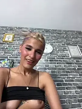 Stripchat Live Porn of taty_juts