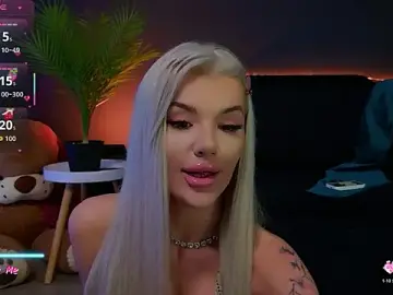 Stripchat Nude Webcam of CelyneMay