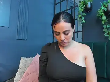 Stripchat Sex Cam of scarlet_edwars